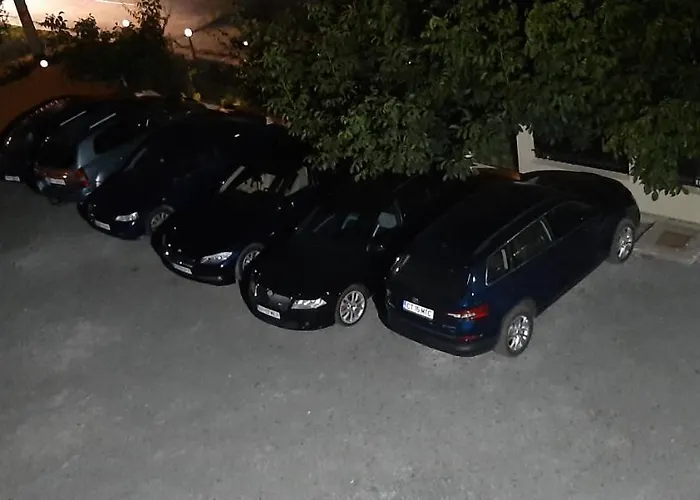 招待所 Timona- De Inchiriat 3*