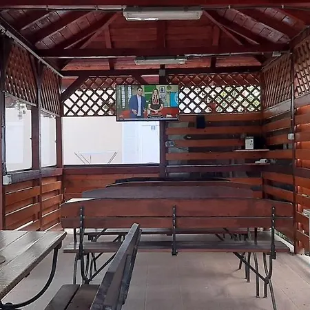 Timona- De Inchiriat 科斯蒂内什蒂