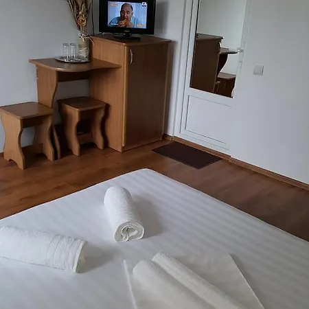 Timona- De Inchiriat 招待所 3*